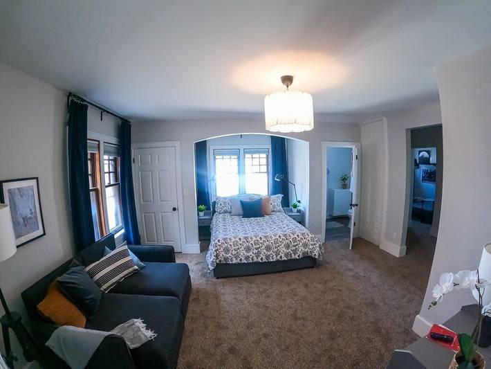 Vacation rental for 16 people, with yard in Milwaukee