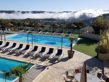 Camping pour 4 personnes, avec bassin pour enfant et sauna dans le Lot