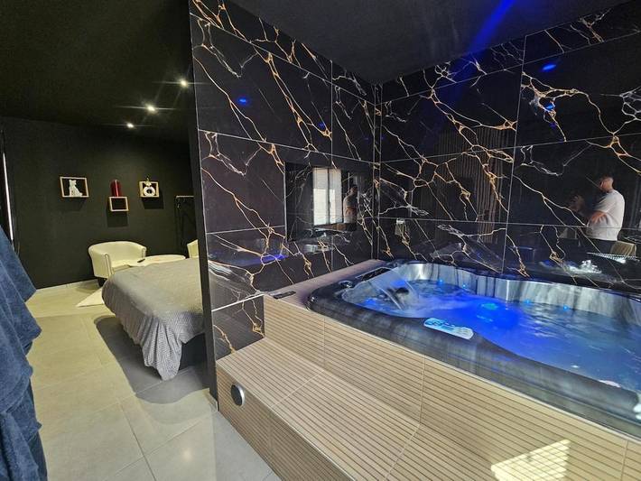 Gîte pour 2 personnes, avec terrasse et jacuzzi à Malataverne - 2