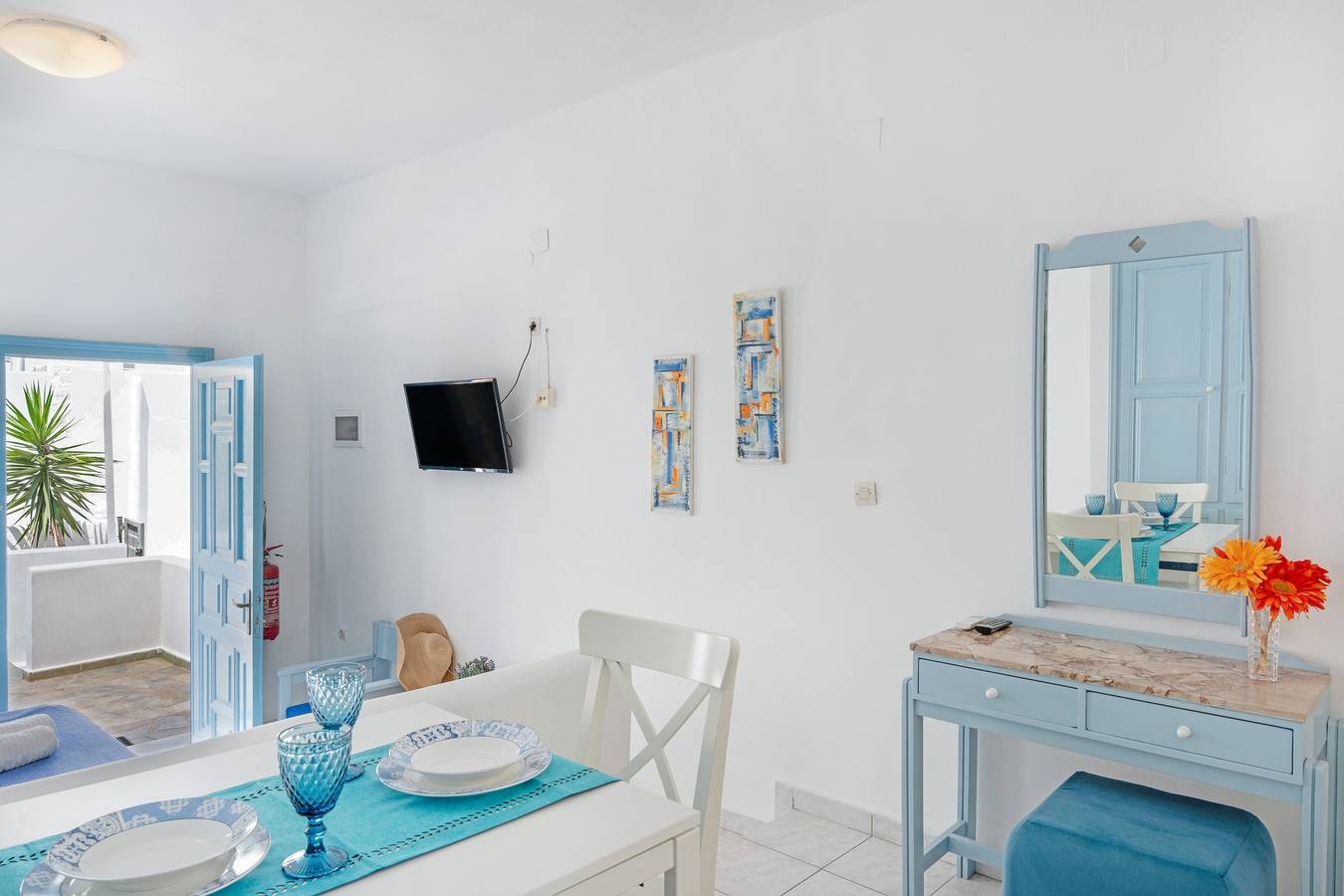 Appartement dans l'hôtel "Pico Bello Patmos 14" avec vue sur la montagne, Wi-Fi et climatisation in Dodécanèse