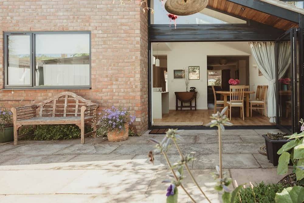 3Bed House w/ Charming Courtyard Garden & Parking in Cambridge, Cambridgeshire