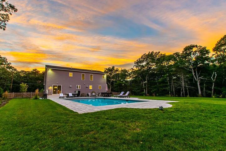 Vacation rental for 8 people, with hot tub and yard as well as pool in Eastham