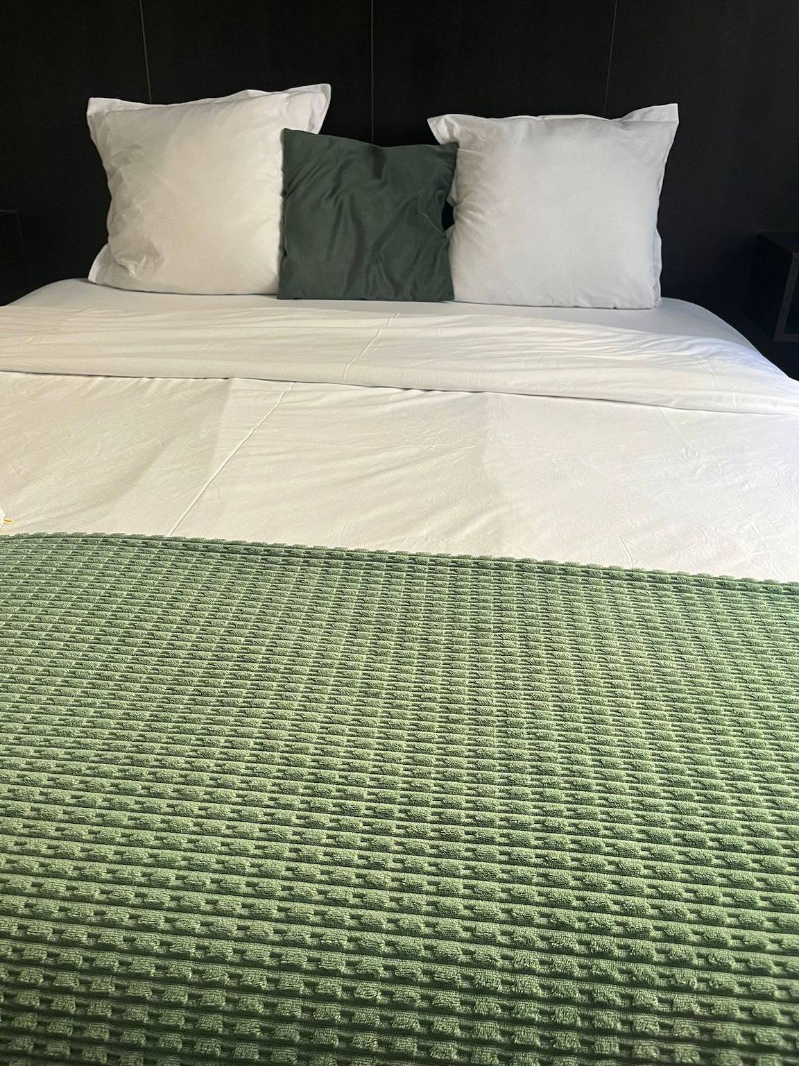 Entire apartment, Large Modern Studio close to the Eiffel Tower in Eiffel Tower, Paris