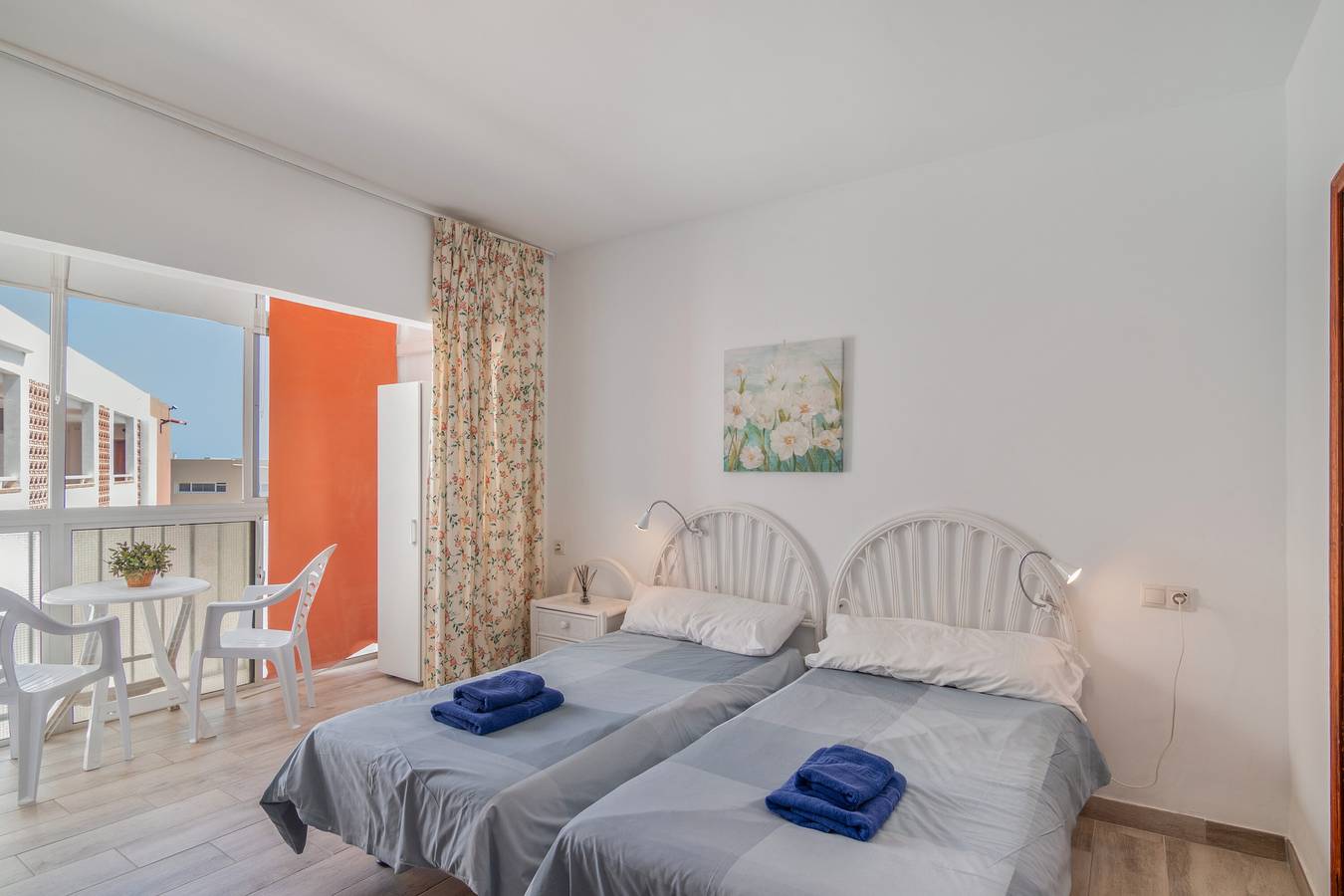 Estudio entero, Estudio de vacaciones 'Vista Piscina' con piscina compartida, jardín compartido y Wi-Fi in San Agustín , San Bartolomé de Tirajana