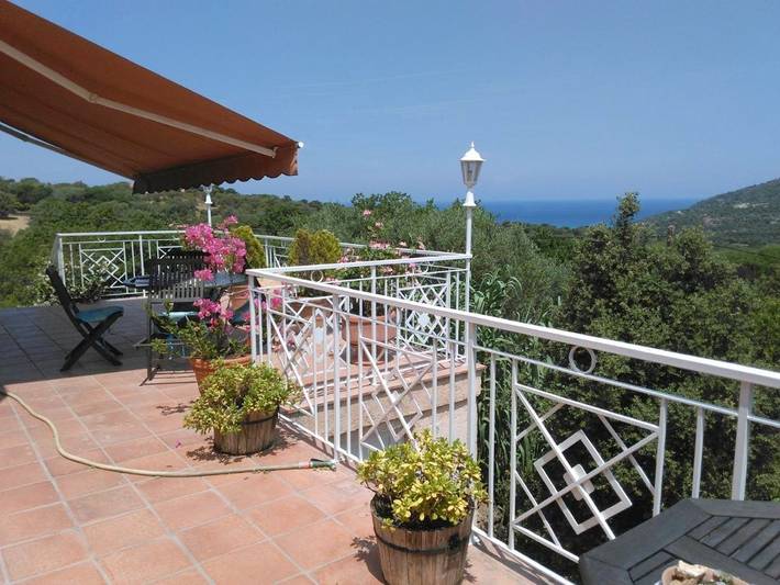 Chambre d’hôte pour 2 personnes, avec terrasse ainsi que jardin et vue