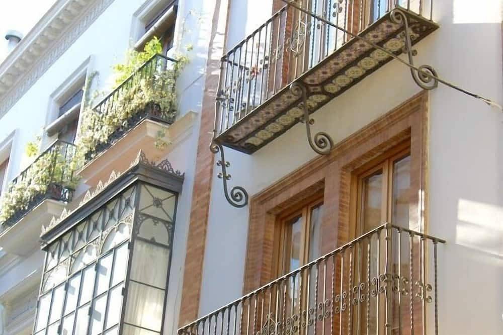 Apartamento entero, Súper céntrico con Terraza Privada y Wifi in Casco Antiguo, Sevilla