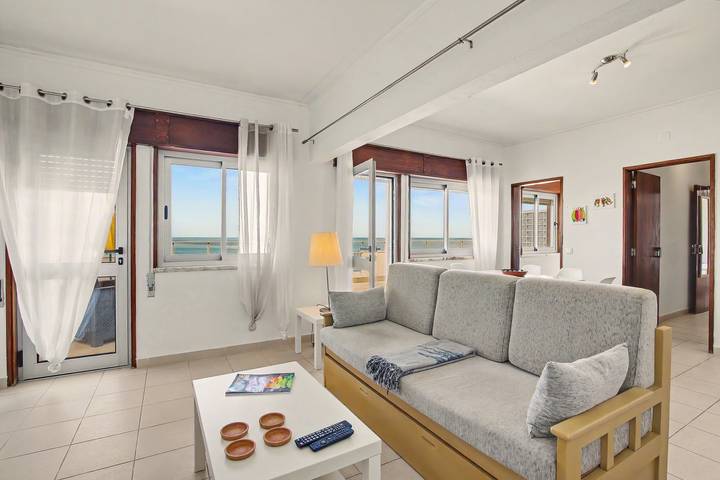 Ferienhaus 'T1 mit Terrasse direkt am Strand' mit Meerblick, Balkon und Wlan in Cavacos, Quarteira