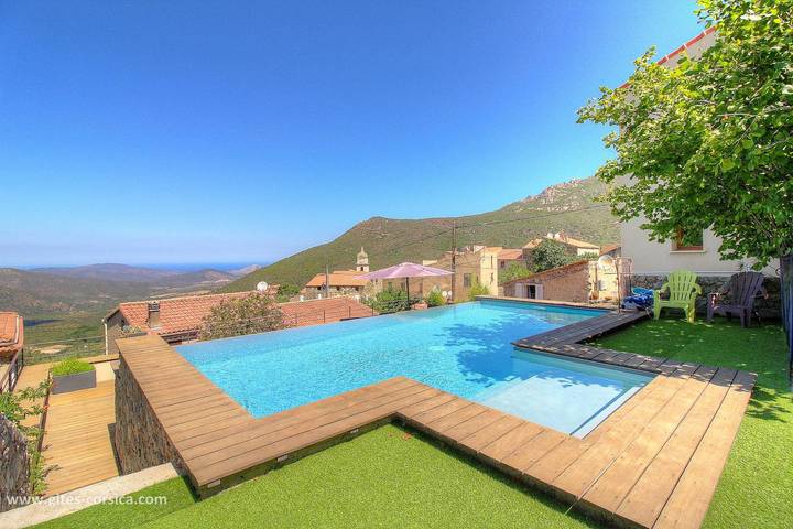 Gîte pour 2 personnes, avec Terrasse et Jardin ainsi que Piscine et Vue