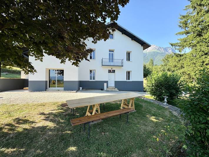 Location de vacances pour 14 personnes, avec Balcon et Jardin à Saint-Jean-de-la-Porte