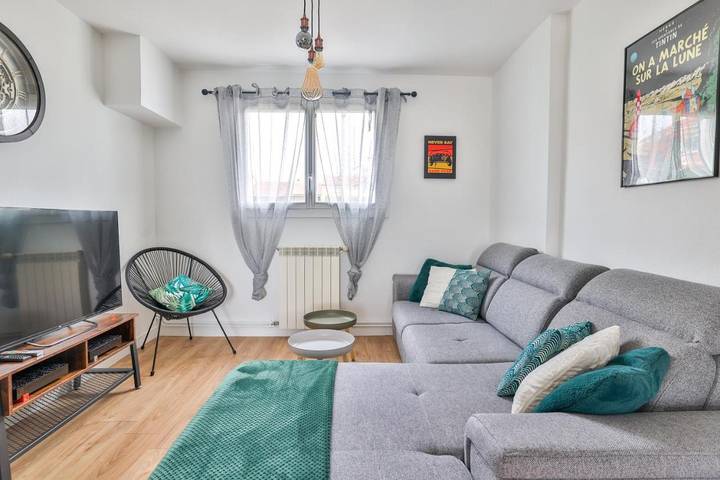 Gîte pour 8 personnes, avec jardin à Châteaubernard - 3