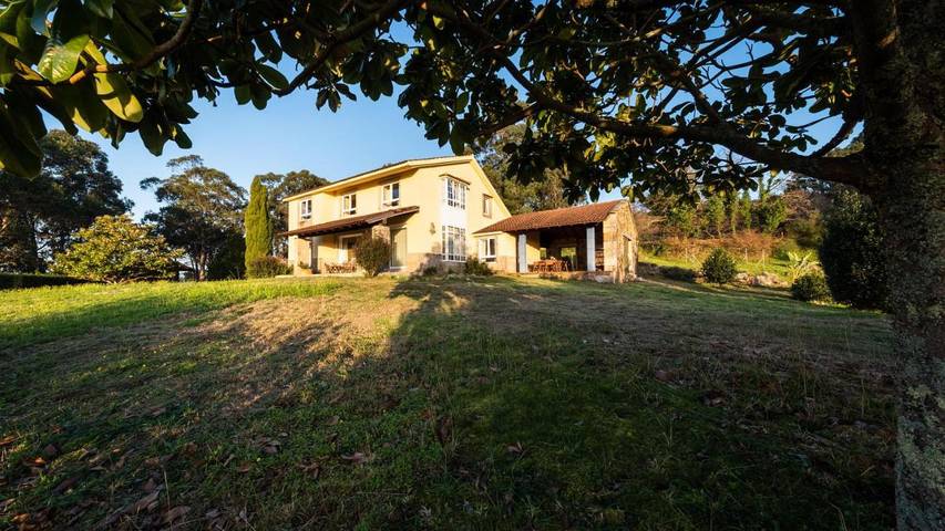 Chalet para 10 personas, con Terraza además de Jardín y Vistas en Comarca de Noia
