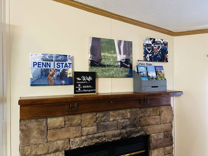 Vacation rental for 7 people, with terrace and hot tub as well as yard, with pets in State College