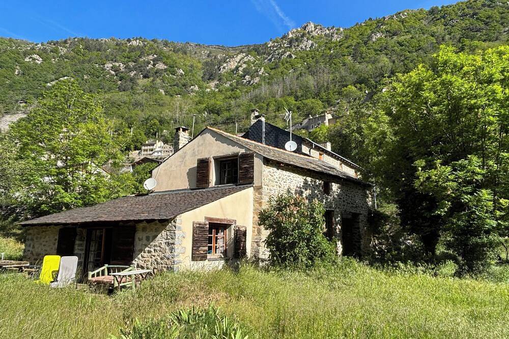 Authentique Moulin en Bord de Rivière in Fontpédrouse, Parc naturel régional des Pyrénées catalanes