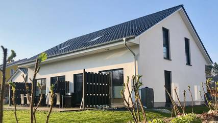Ferienhaus für 12 Personen, mit Sauna und Terrasse sowie Garten in Wiek