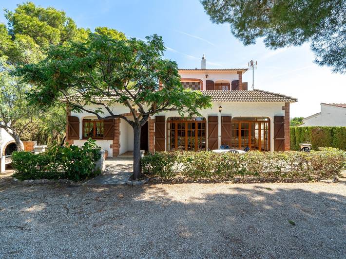 Ferienhaus für 11 Personen, mit Meerblick und Pool sowie Terrasse und Garten, mit Haustier