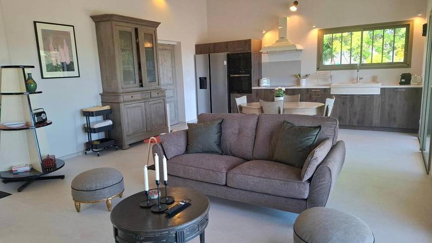 Location de vacances pour 4 personnes, avec vue ainsi que terrasse et piscine à Joucas - 4