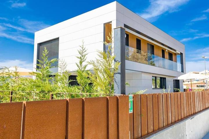 Chalet para 9 personas, con terraza y jardín además de piscina y jacuzzi en Alt Empordà - 4