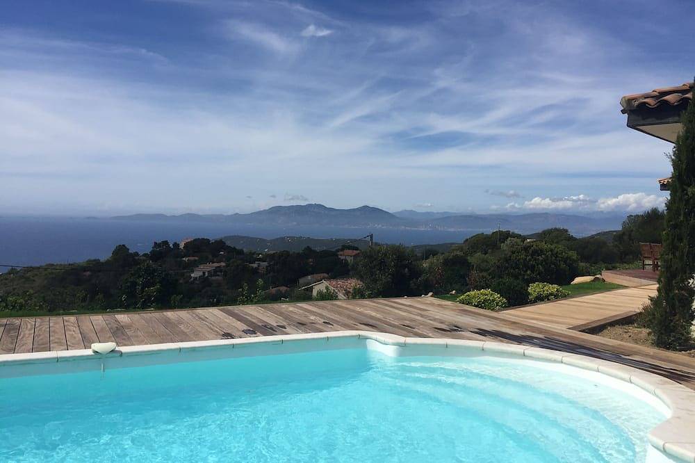 Hervorragender Blick auf das Meer und die blutrünstigen Inseln. Sehr neue Villa mit Blick auf die Cala d'orzu in Coti-Chiavari, Ajaccio und Umgebung