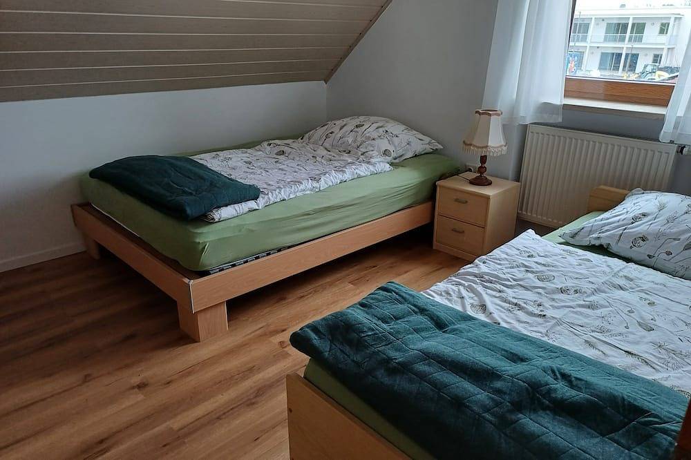 Ruhig gelegenes Ferienhaus mit traumhafter Aussicht. Badesee 5 min entfernt. in Obernzenn, Romantische Straße