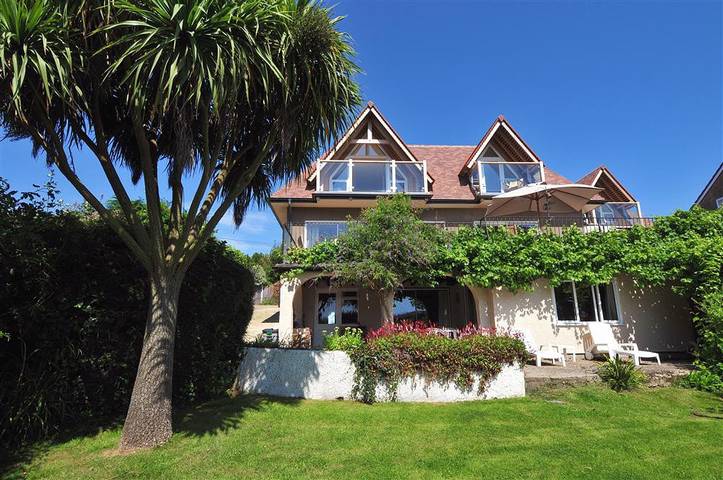 Last minute apartment for 4 people, with Garden in Dorset