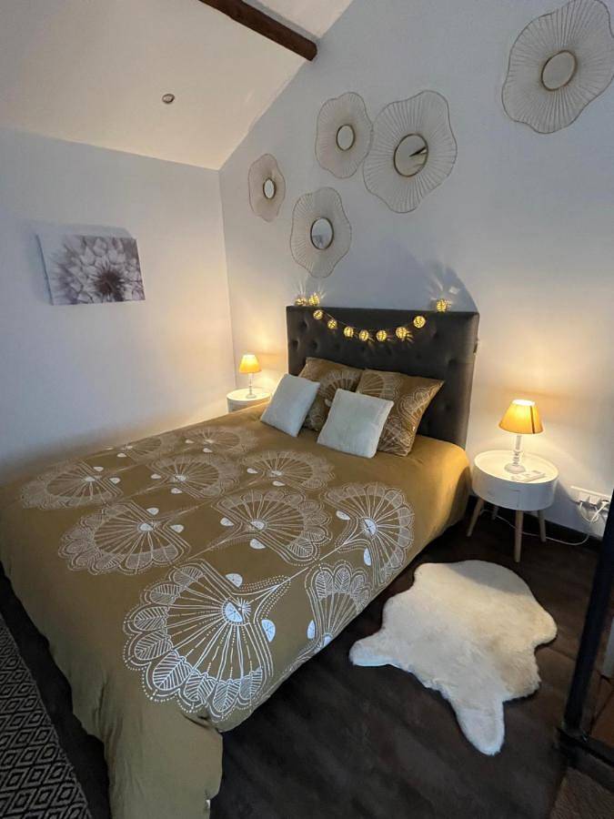 Location de vacances pour 3 personnes, avec Balcon et Terrasse ainsi que Piscine et Vue à Nanclars