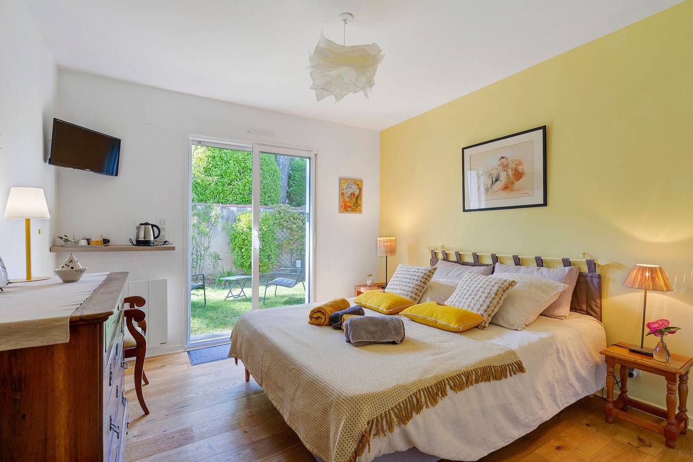 Chambre cosy avec terrasse et piscine – Petit-déjeuner offert in Saint-Palais-sur-Mer, Côte de Beauté