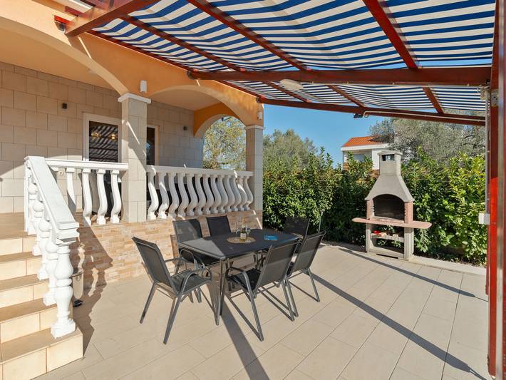 Ferienhaus für 6 Personen, mit Terrasse und Garten in Sukosan - 3