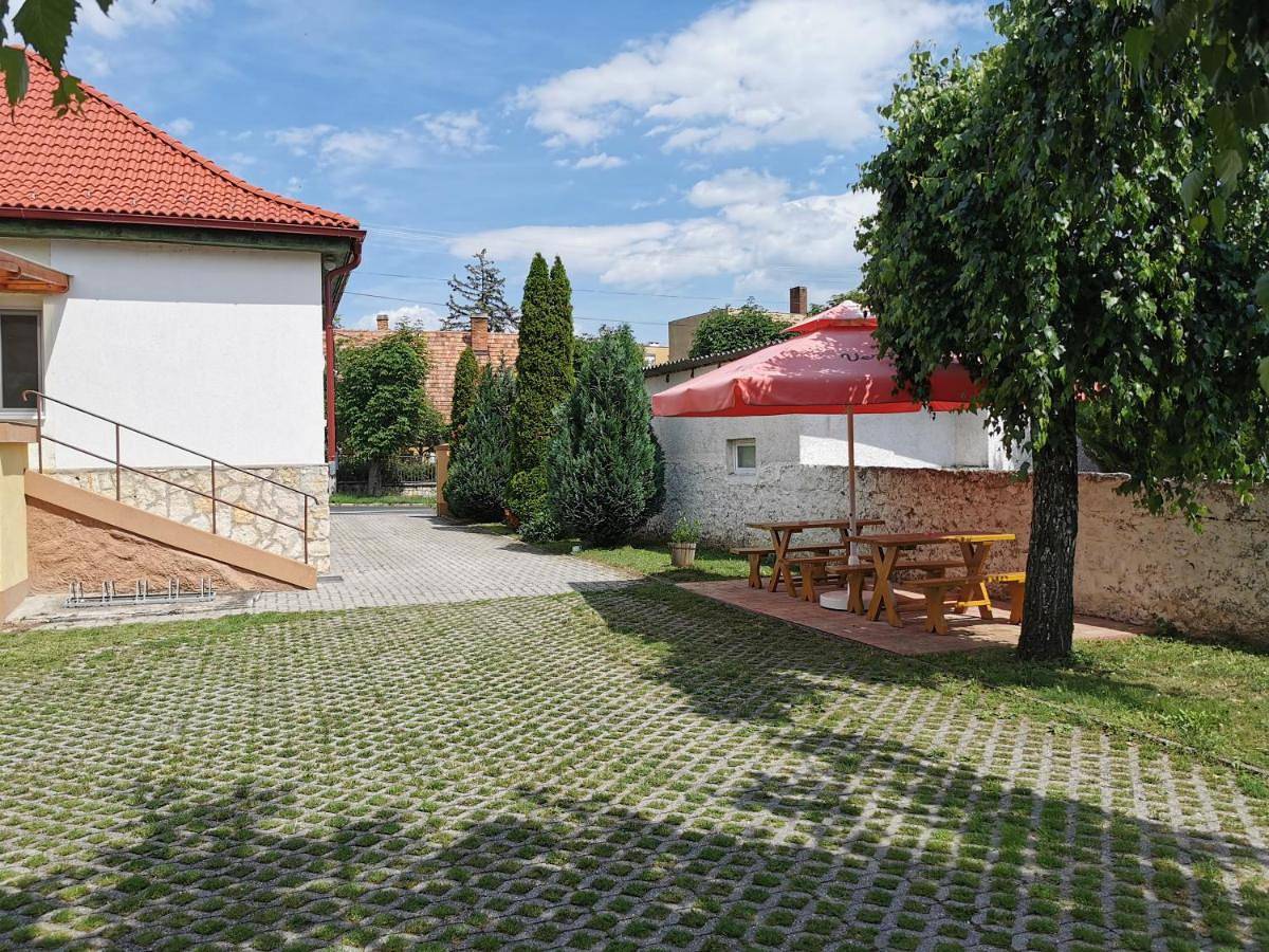 Glázer Szállás in Toppoltz, Balaton Region