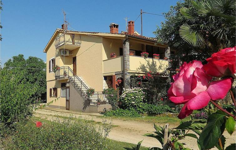 Ferienwohnung für 4 Personen, mit Terrasse in Nova Vas