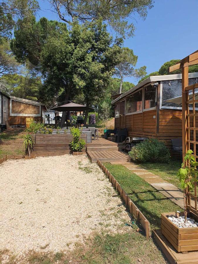 Camping pour 6 personnes, avec Terrasse et Jardin ainsi que Piscine et Vue à Puget-sur-Argens - 2