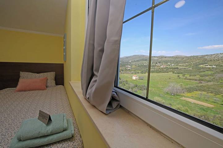 2-bedroom luxury villa surrounded by mountain views just minutes from the beach! in Šibenik-Knin