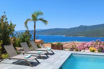 Villa pour 8 personnes, avec vue ainsi que piscine et jardin à Propriano