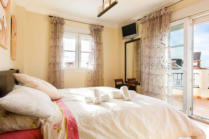 Beautiful private villa for 8 people with private pool, Wifi, A/C, Tv and terrace in Benajarafe, Vélez-Málaga