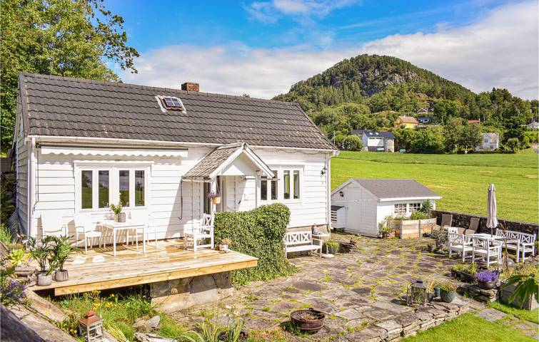 Ferienhaus für 6 Personen mit Garten in Fusa