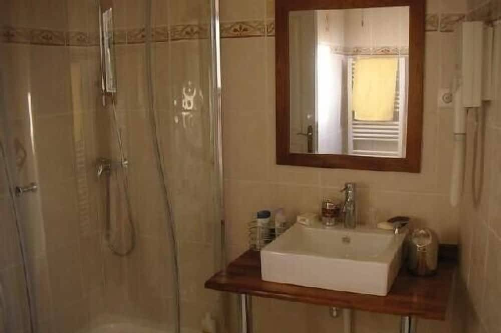 Appartement entier, Appartement climatisé avec piscine Eyragues dans un écrin de verdure in Eyragues, Région d'Arles