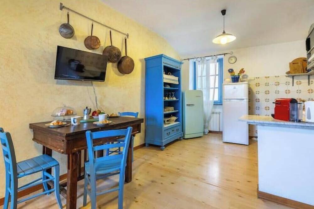 Hostdomus -  Olive & Garden 2 in Paravenna, Garlenda