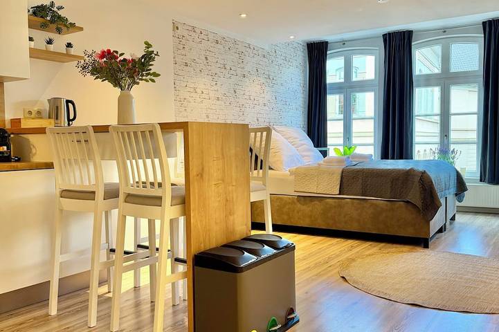 Ganze Wohnung, Schloss-Loft komfortables Studio im Altbau mit Schlossblick, Waschmaschine in Oldenburg, Niedersachsen
