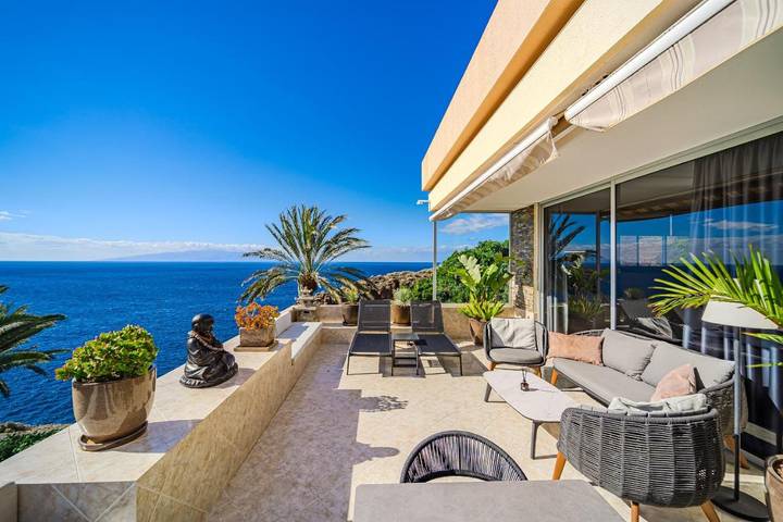 Apartamento para 4 personas, con vistas además de jardín y piscina en Marazul