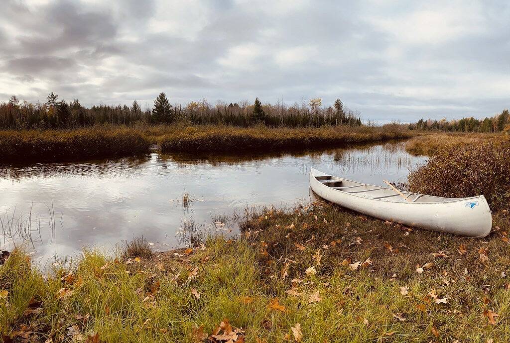 Log Cabin W/ Sauna On The Cut River At Higgins Lake in Higgins Lake