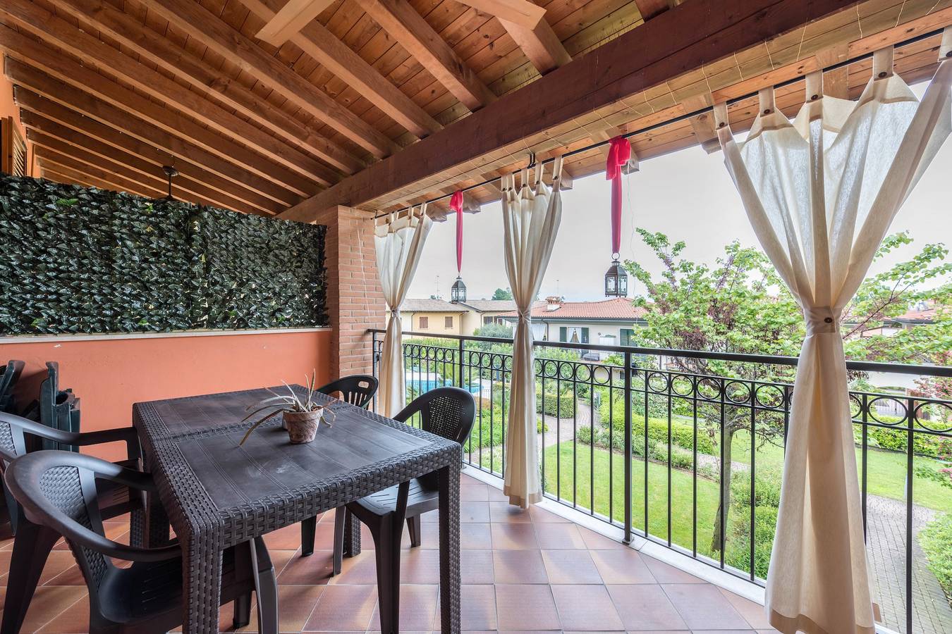 Ganze Wohnung, Ferienwohnung 'Residenz La Piopa' mit Bergblick, Wlan und Klimaanlage in Polpenazze del Garda, Gardasee-Berge