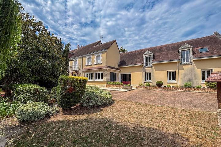 Gîte pour 10 personnes, avec jardin et piscine