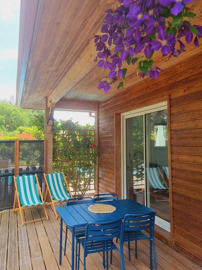 Appartement de vacances pour 2 personnes, avec piscine ainsi que jardin et vue