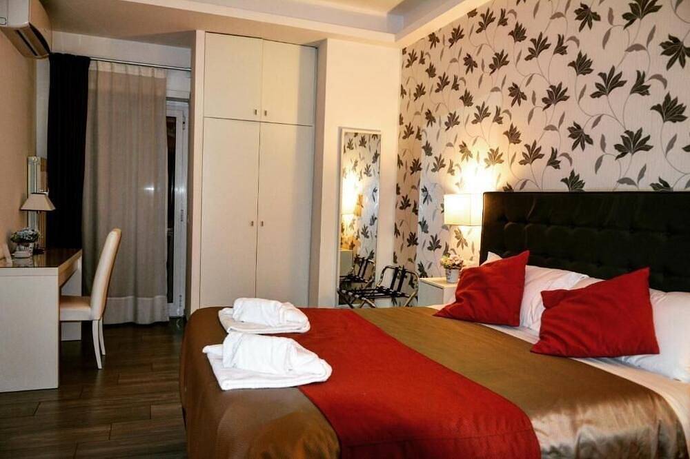 Romantic Dreams Guest House: Double/Double Room with Single Beds in Rom, Rom Provinz