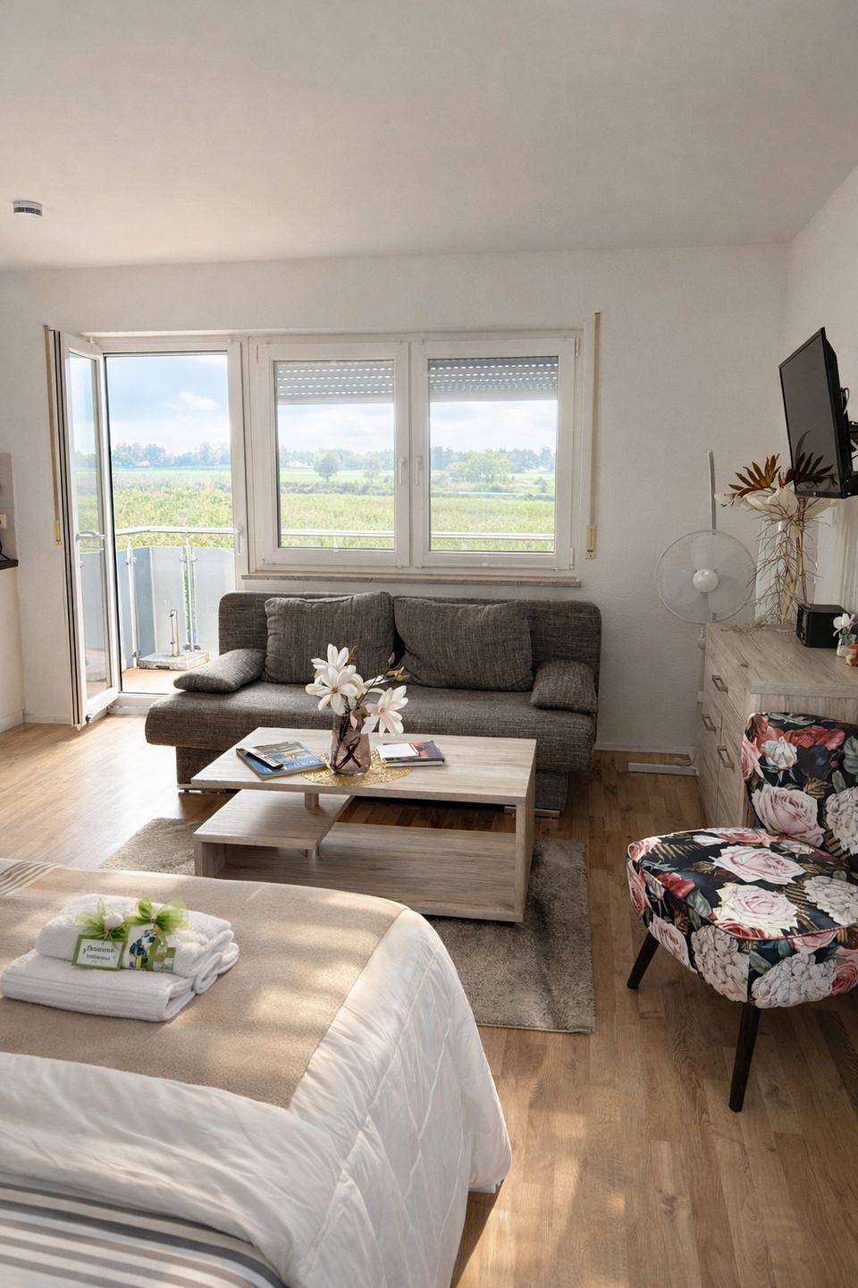 Ganze Wohnung, Ferienwohnung 8 im Haus Naturzeit – Komfort und Ruhe in Friedrichshafen, Region Bodensee-Oberschwaben