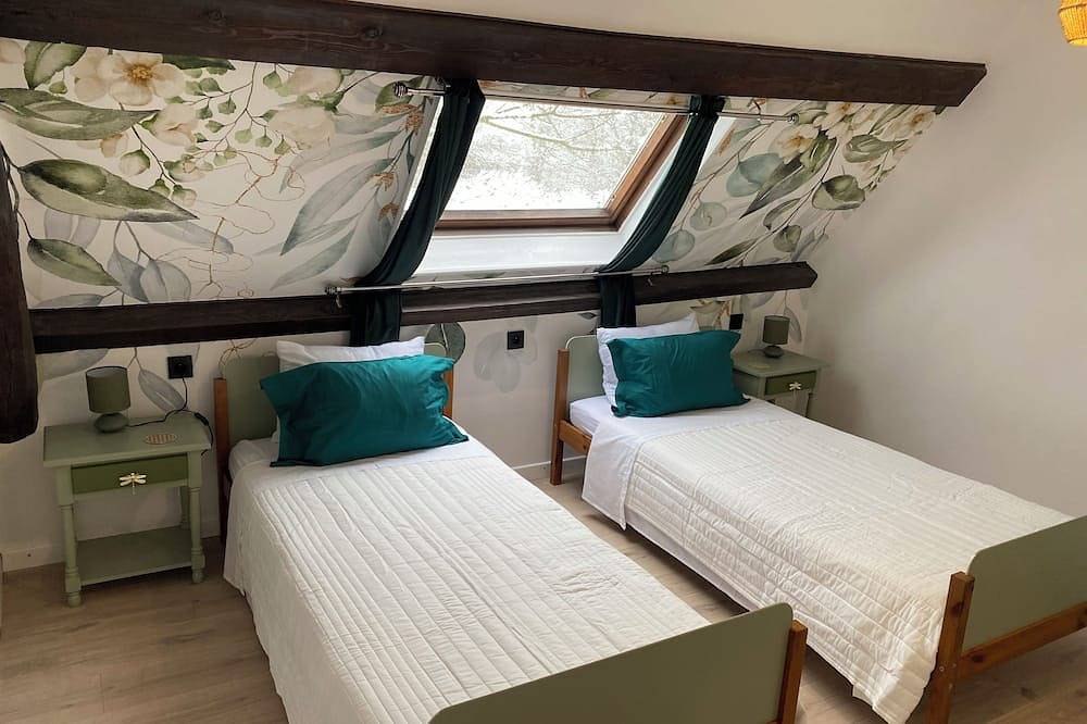 Château de Champagnat, pool, park, hot tub, for 10 guests, Wifi, A/C in Cusset, Région de Vichy
