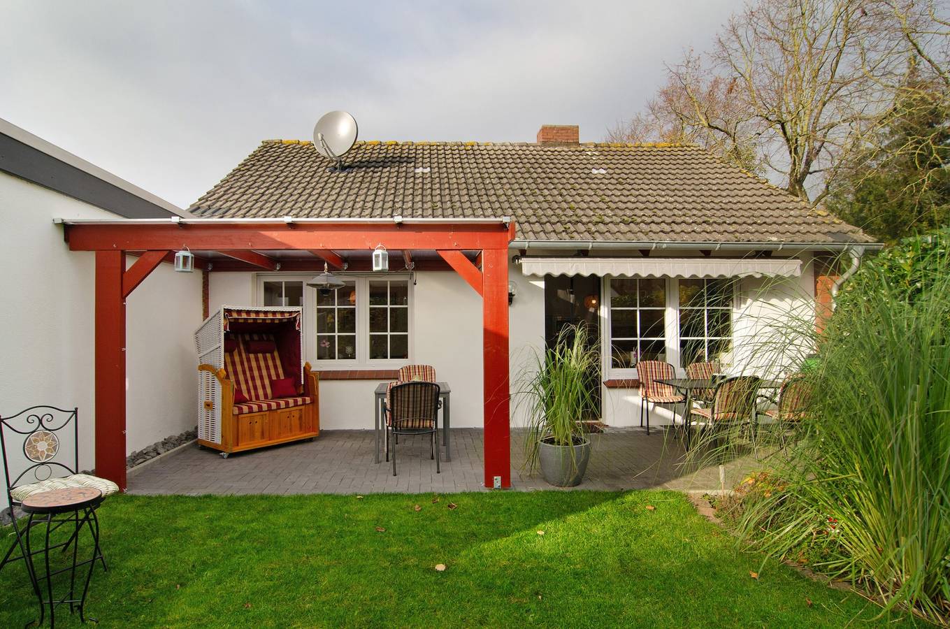 Ganze Wohnung, Ferienwohnung 'Ferienhaus Sonnenschein - Wohnung 2' mit privater Terrasse, privatem Garten und Wi-Fi in Norden, Norden und Umgebung