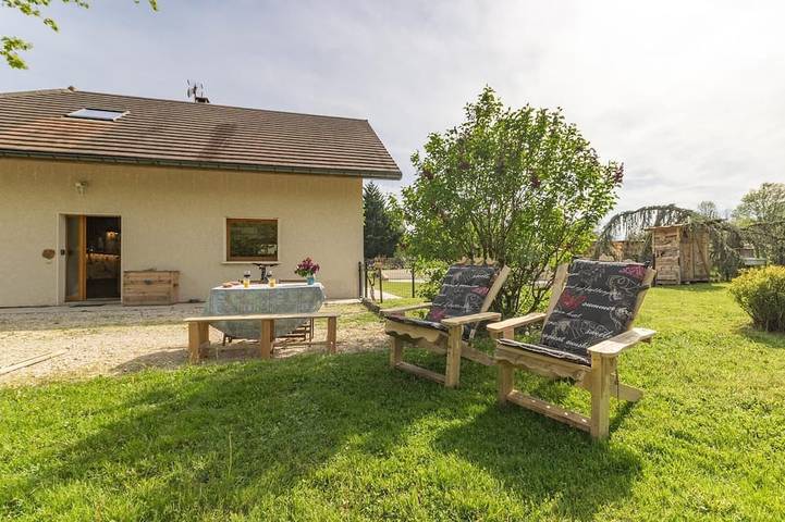 Location de vacances pour 5 personnes, avec jardin et piscine dans Lac d'Aiguebelette