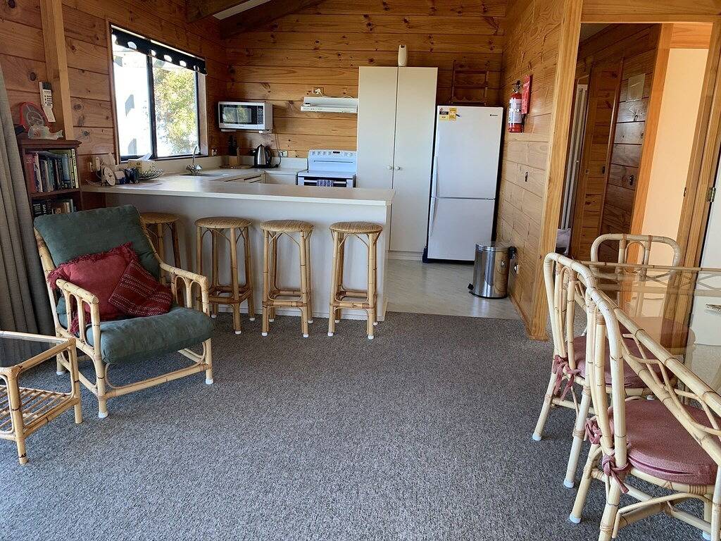 Linga-Longa Lakeside Retreat in Taupo District