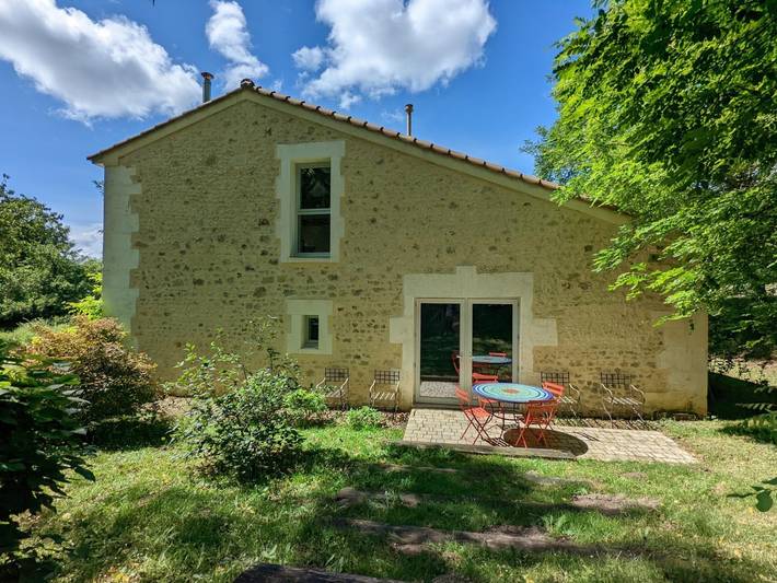 Gîte pour 4 personnes, avec jardin à Guizengeard