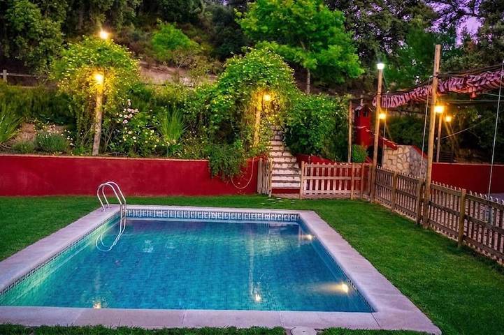 Gîte pour 16 personnes, avec Jardin et Piscine à Arjona (homonymie)